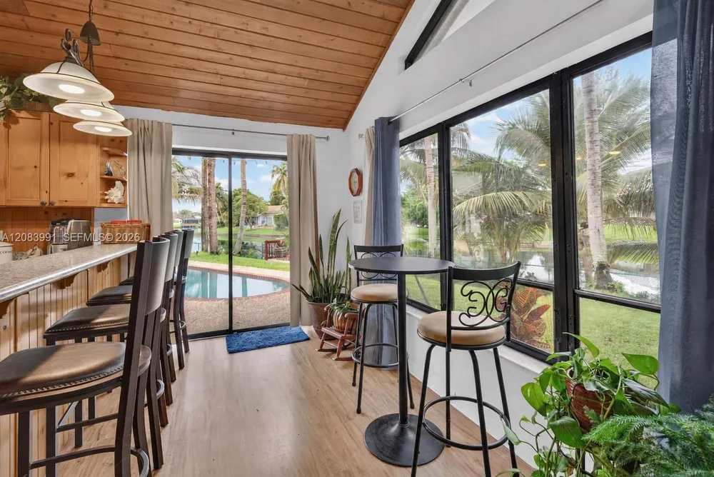 9880 SW 1st St, Plantation, FL 33324