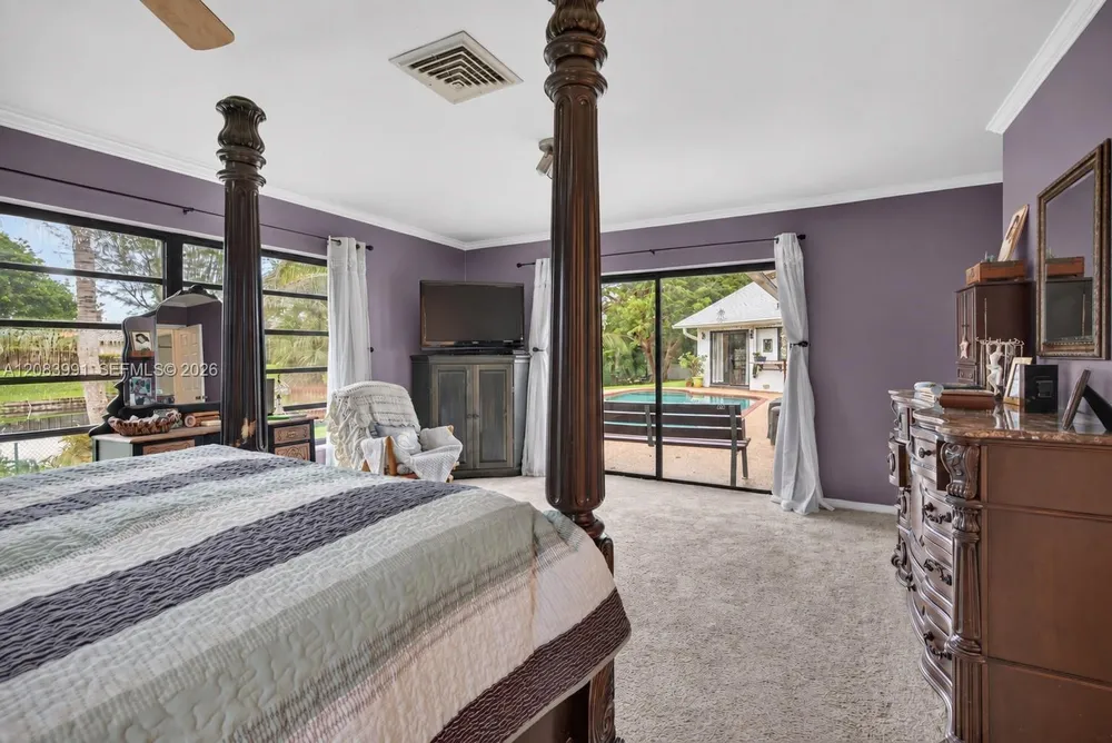 9880 SW 1st St, Plantation, FL 33324