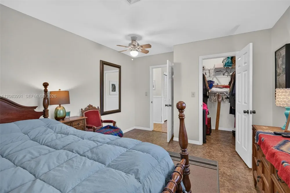 9880 SW 1st St, Plantation, FL 33324