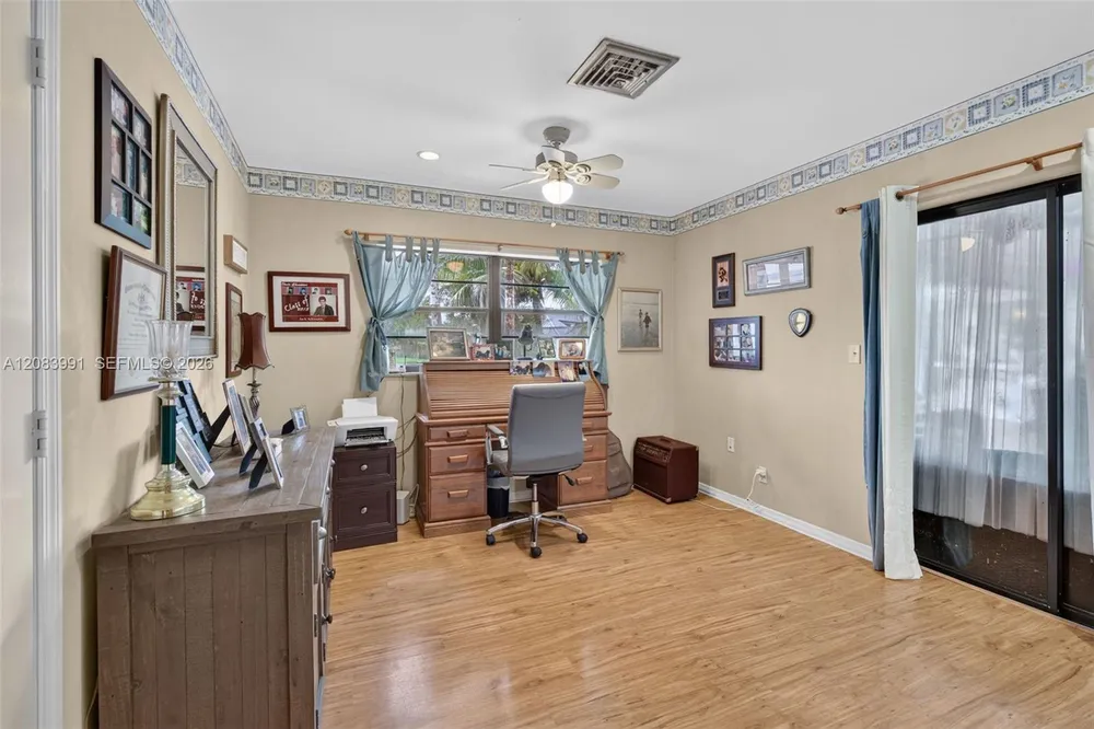 9880 SW 1st St, Plantation, FL 33324