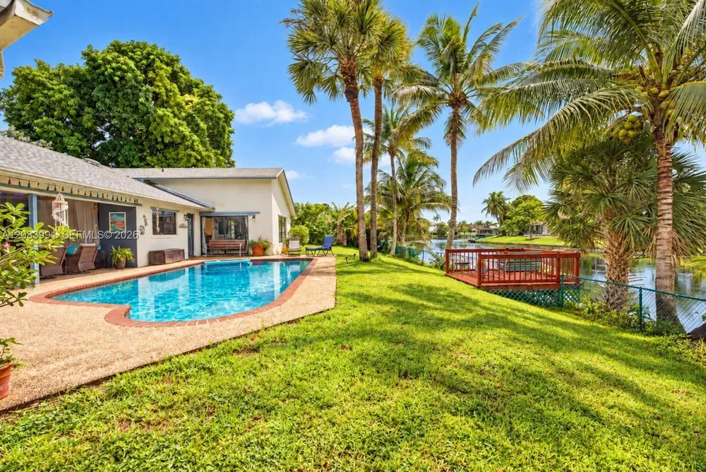 9880 SW 1st St, Plantation, FL 33324