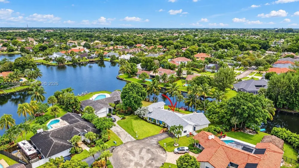9880 SW 1st St, Plantation, FL 33324