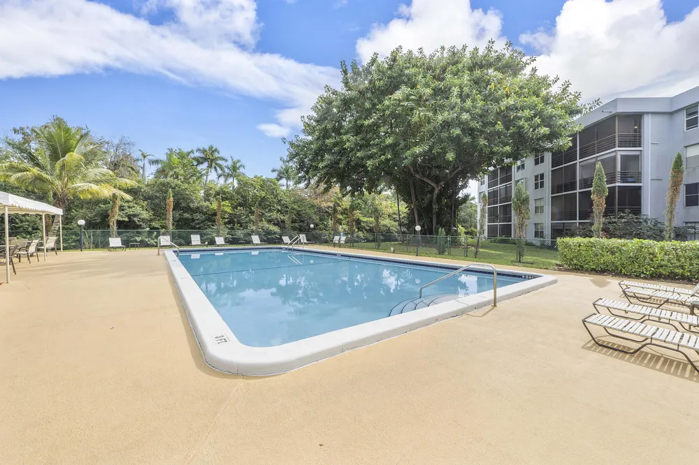 113 Royal Park Dr, Oakland Park, FL 33309