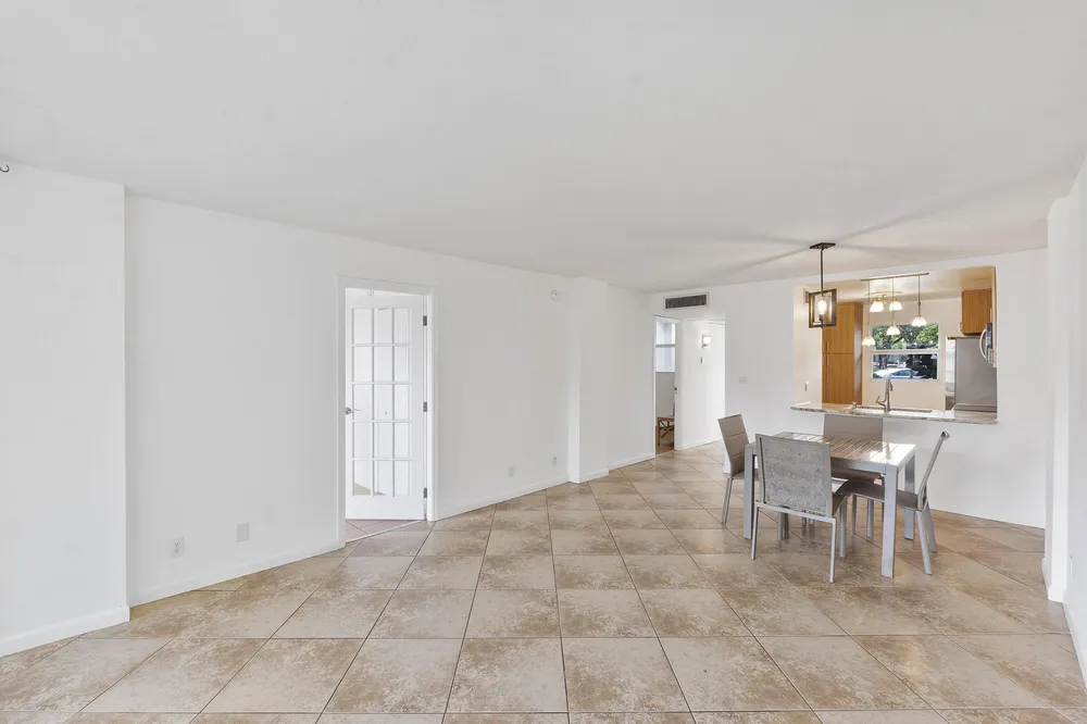 113 Royal Park Dr, Oakland Park, FL 33309