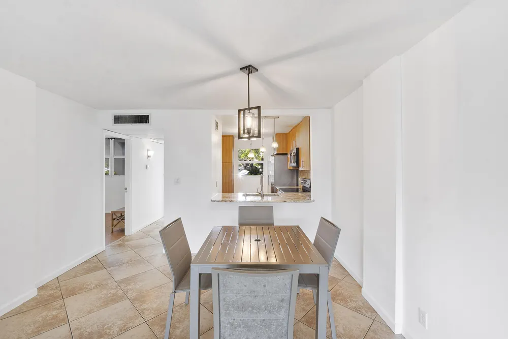 113 Royal Park Dr, Oakland Park, FL 33309