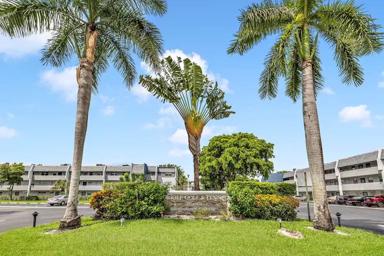 7797 Golf Cir Dr, Margate, FL 33063
