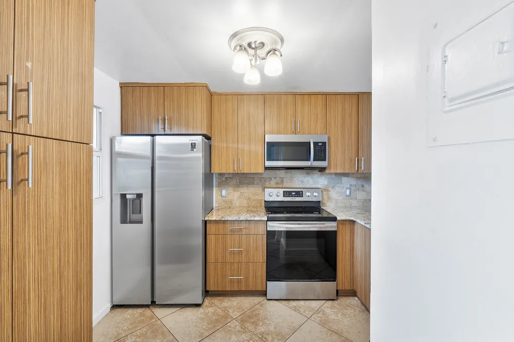 113 Royal Park Dr, Oakland Park, FL 33309