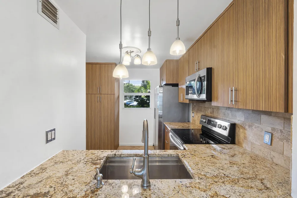 113 Royal Park Dr, Oakland Park, FL 33309