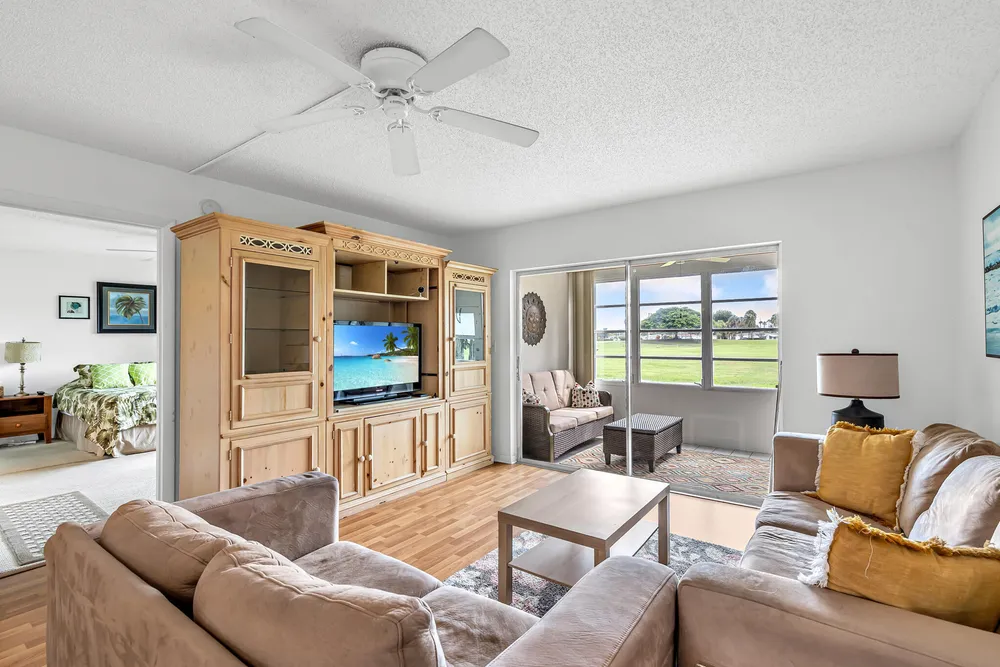 7797 Golf Cir Dr, Margate, FL 33063