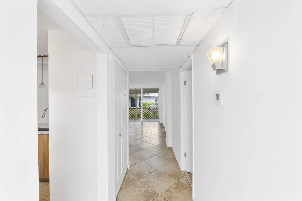 113 Royal Park Dr, Oakland Park, FL 33309