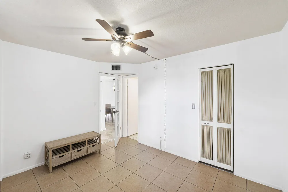 113 Royal Park Dr, Oakland Park, FL 33309