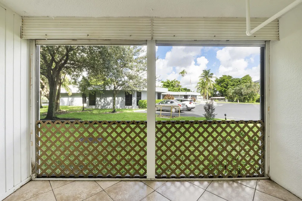 113 Royal Park Dr, Oakland Park, FL 33309