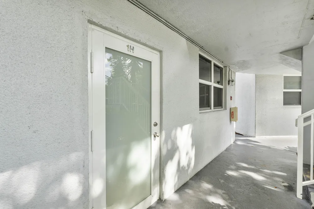 113 Royal Park Dr, Oakland Park, FL 33309