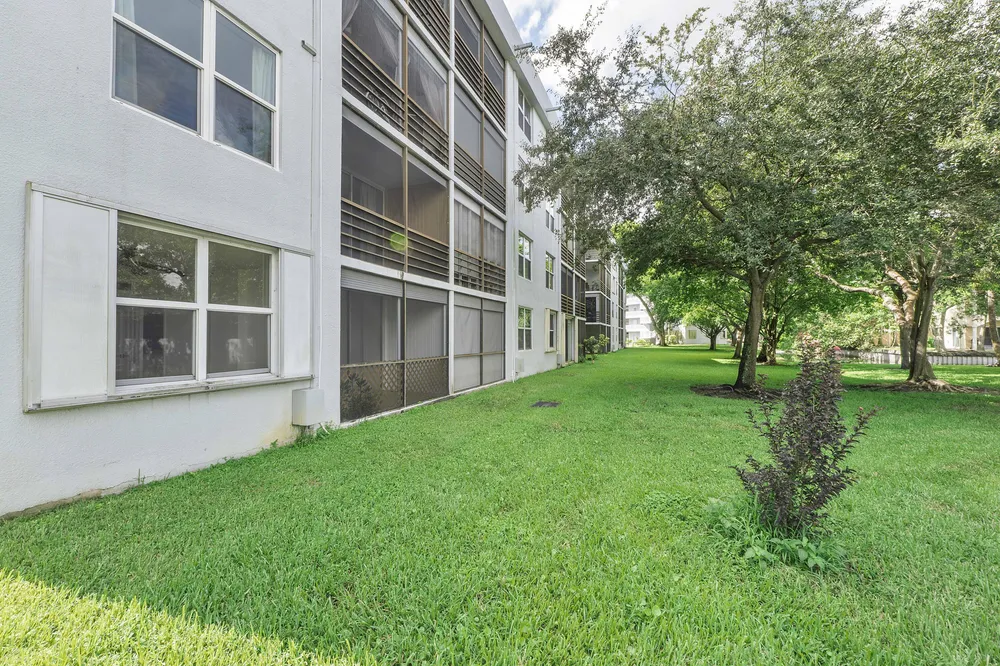 113 Royal Park Dr, Oakland Park, FL 33309