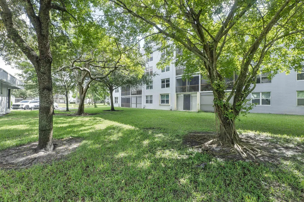 113 Royal Park Dr, Oakland Park, FL 33309