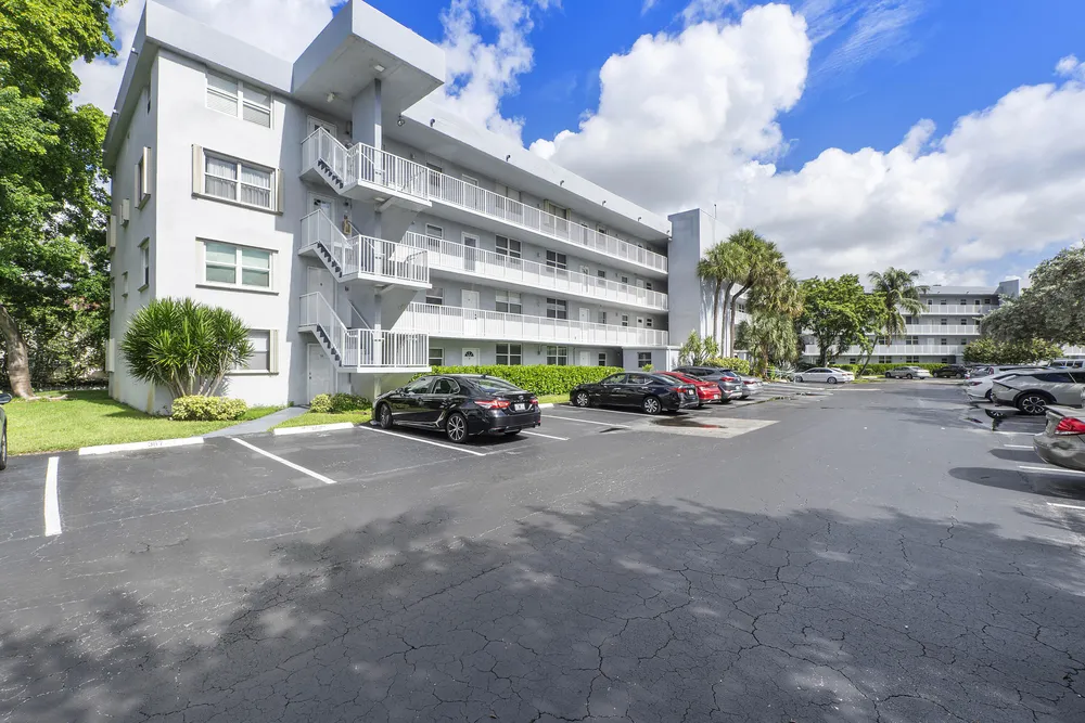 113 Royal Park Dr, Oakland Park, FL 33309