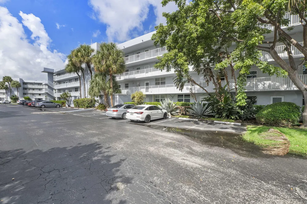 113 Royal Park Dr, Oakland Park, FL 33309