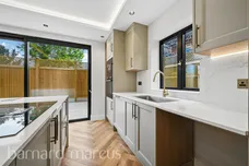 Hazlewood Avenue, Morden