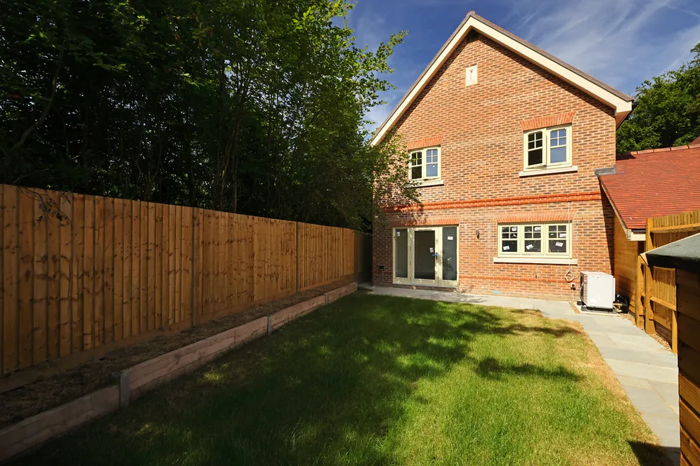 Headley Chase, Epsom, KT18 photo 11