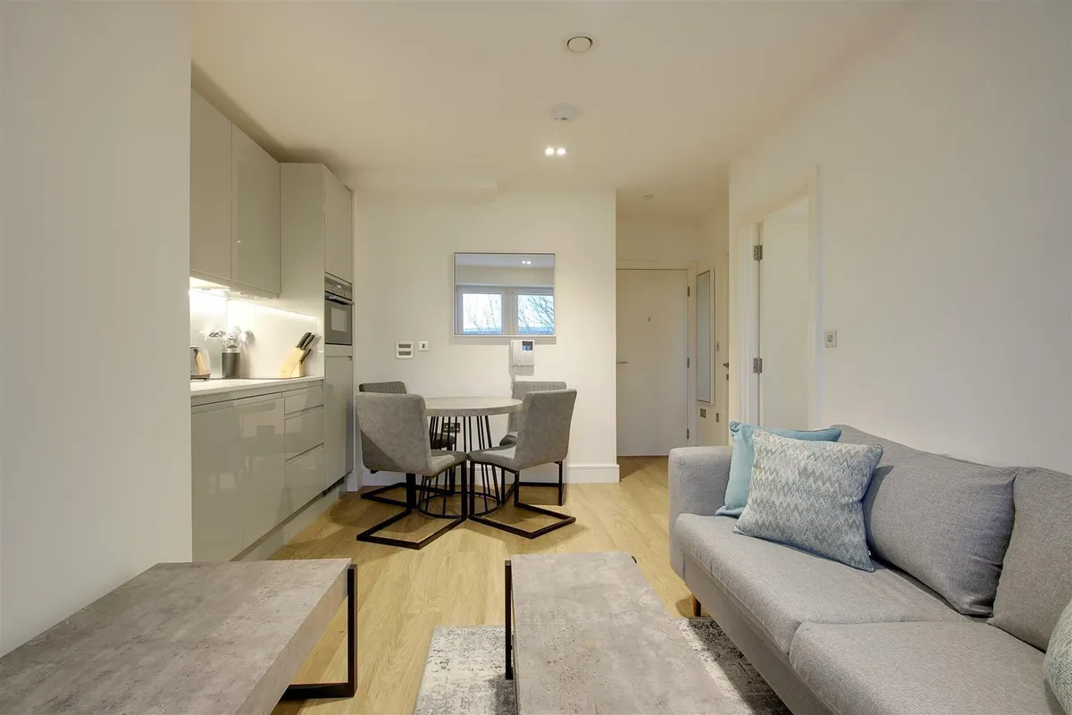 Pinnacle House, Kings Langley