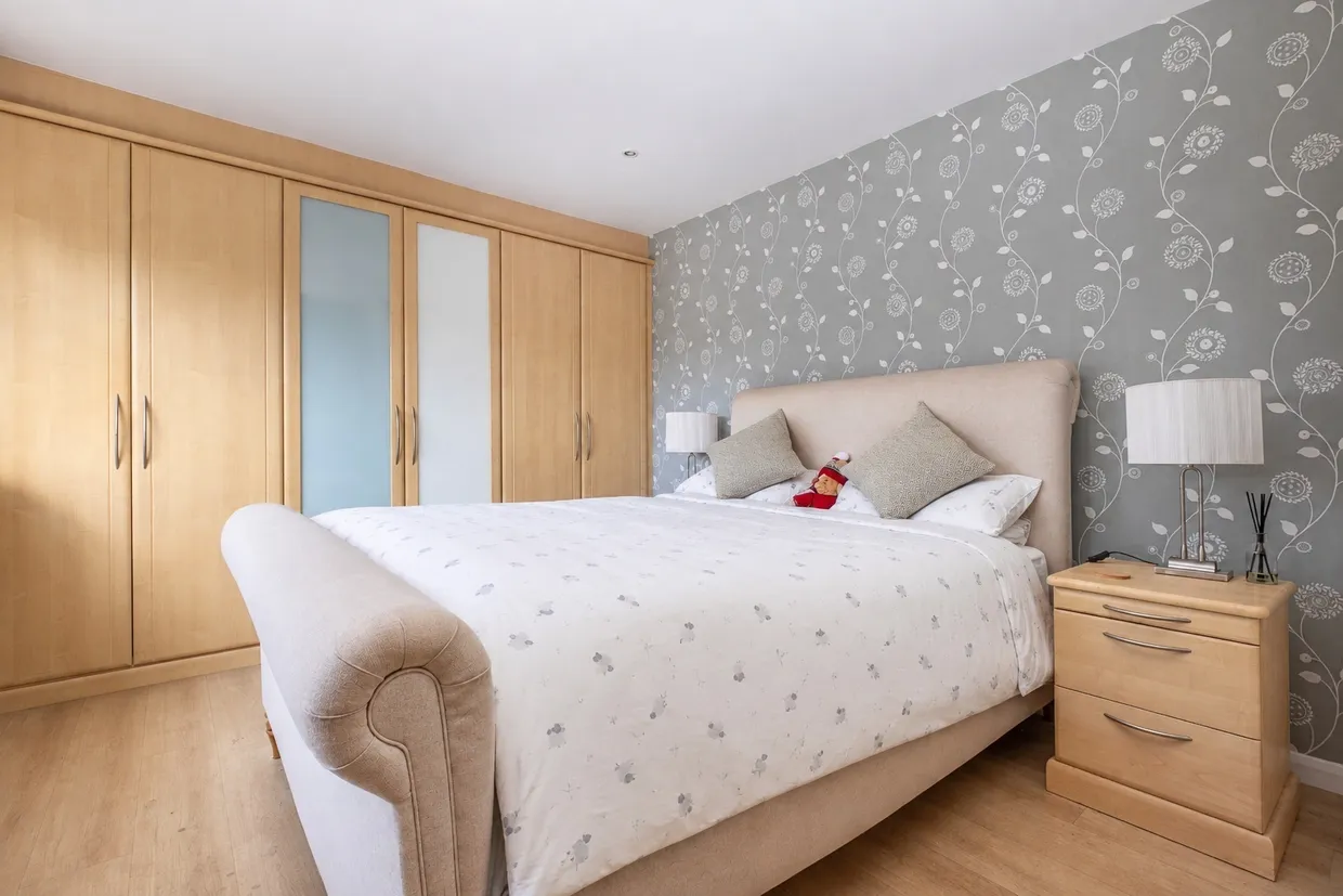 Saxonbury Gardens, Surbiton, KT6 photo 5