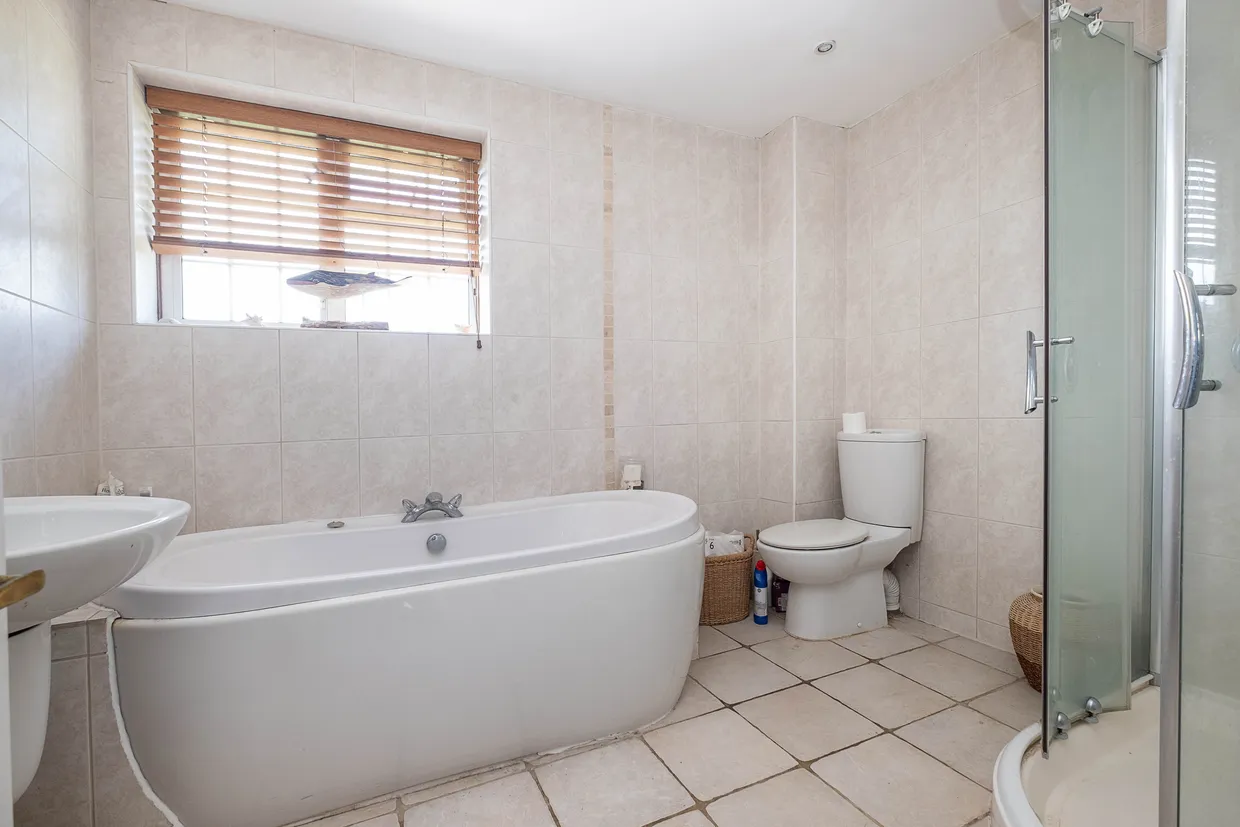 Saxonbury Gardens, Surbiton, KT6 photo 9