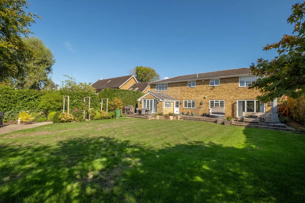 Saxonbury Gardens, Surbiton, KT6 photo 12