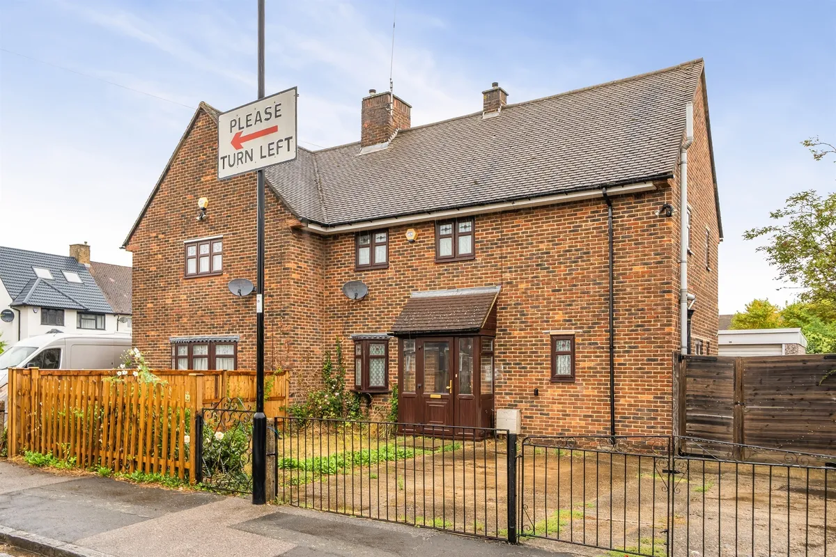 Linden Gardens, Enfield