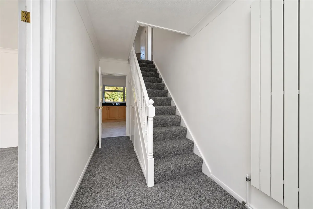 Tile Kiln Lane, Leverstock Green, Hemel Hempstead, Hertfordshire, HP3 8NH