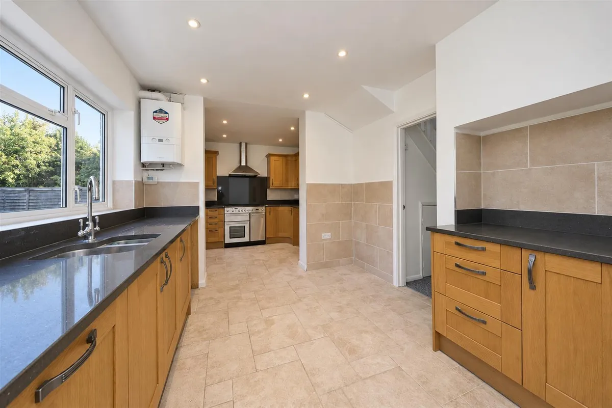 Tile Kiln Lane, Leverstock Green, Hemel Hempstead, Hertfordshire, HP3 8NH