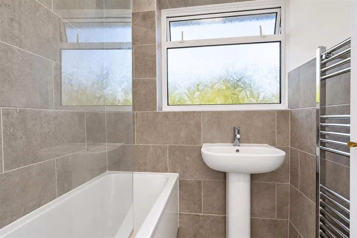 Tile Kiln Lane, Leverstock Green, Hemel Hempstead, Hertfordshire, HP3 8NH