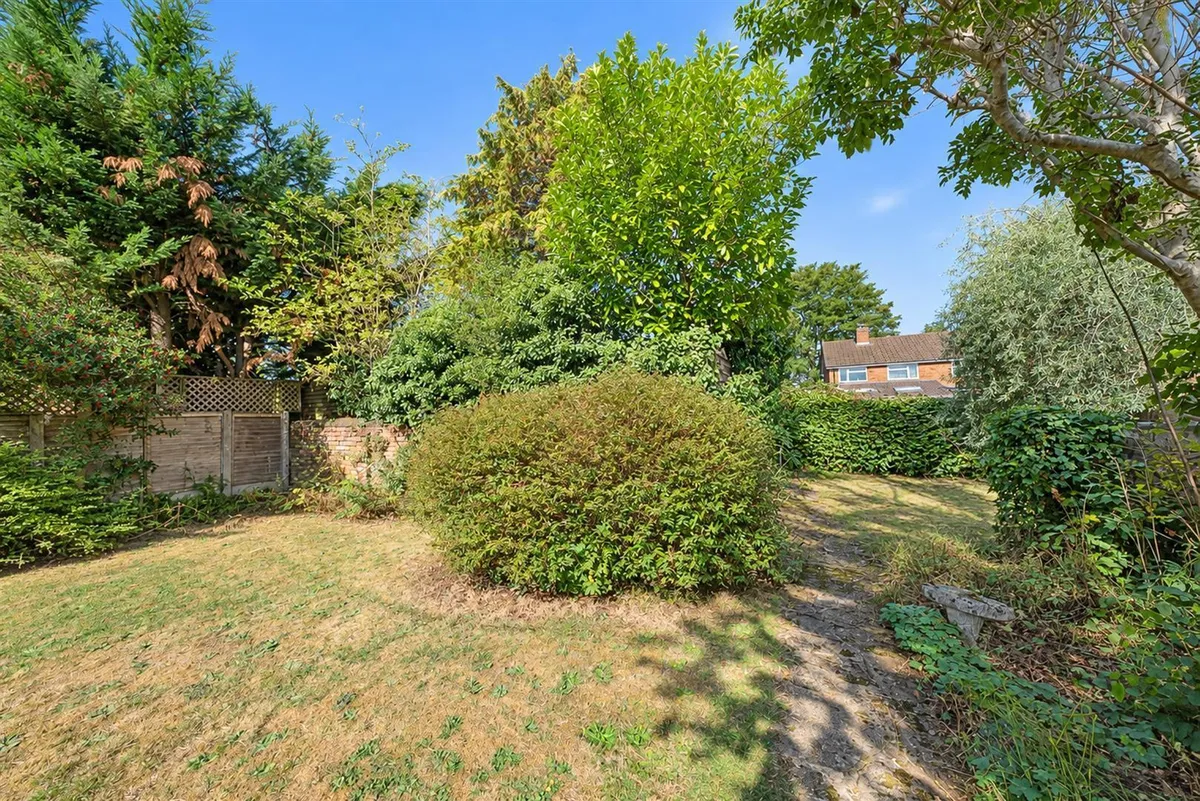 Tile Kiln Lane, Leverstock Green, Hemel Hempstead, Hertfordshire, HP3 8NH