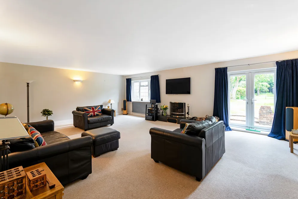 Hale House Lane, Churt, Farnham, GU10 photo 2