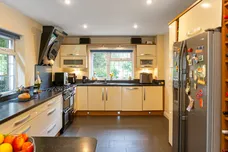 Hale House Lane, Churt, Farnham, GU10 photo 4