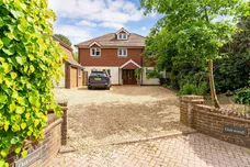 Hale House Lane, Churt, Farnham, GU10 photo 7