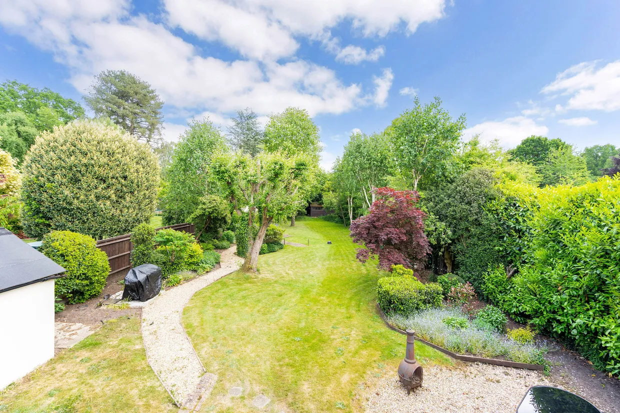 Hale House Lane, Churt, Farnham, GU10 photo 9