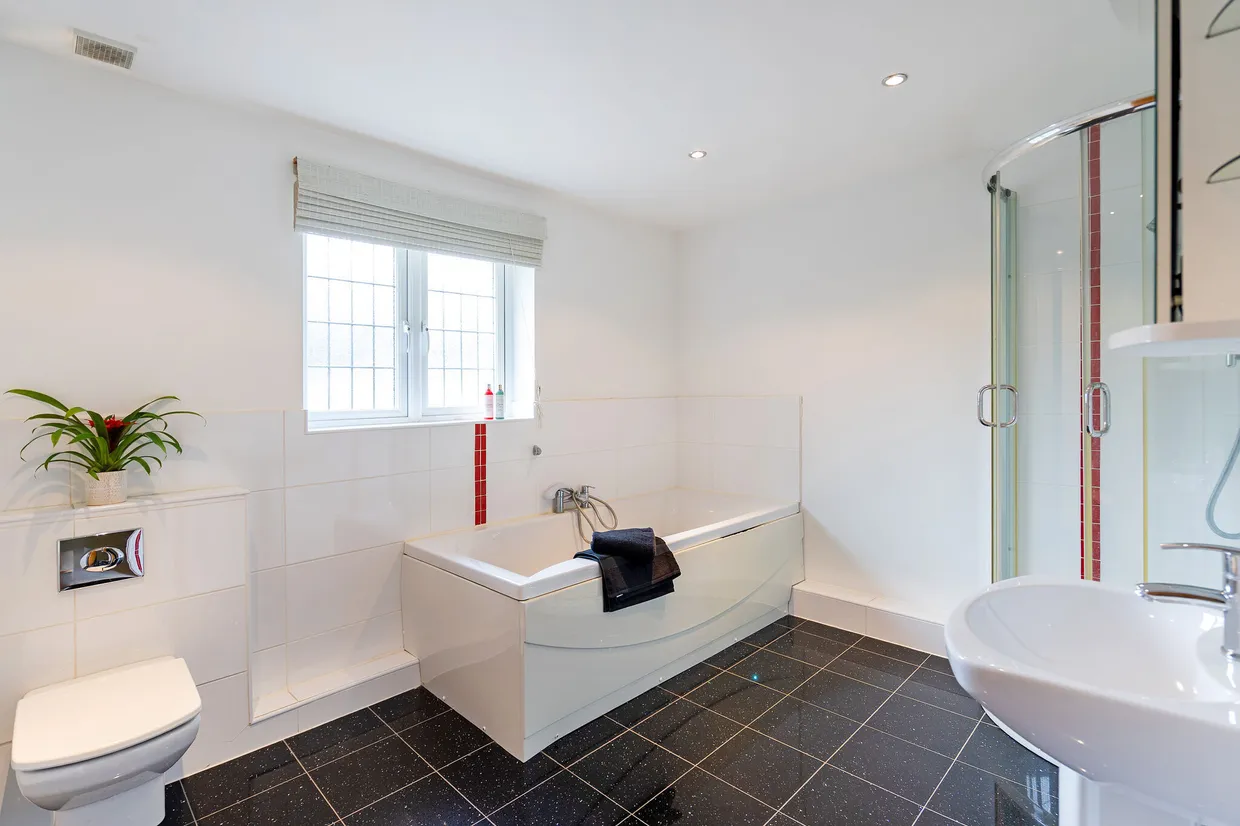 Hale House Lane, Churt, Farnham, GU10 photo 11