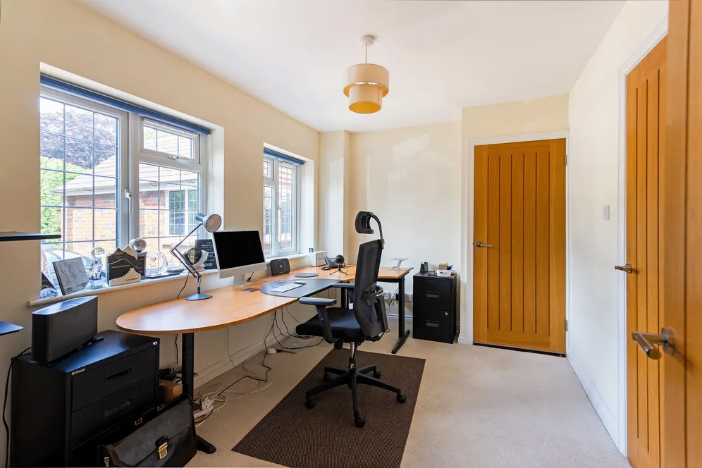 Hale House Lane, Churt, Farnham, GU10 photo 14