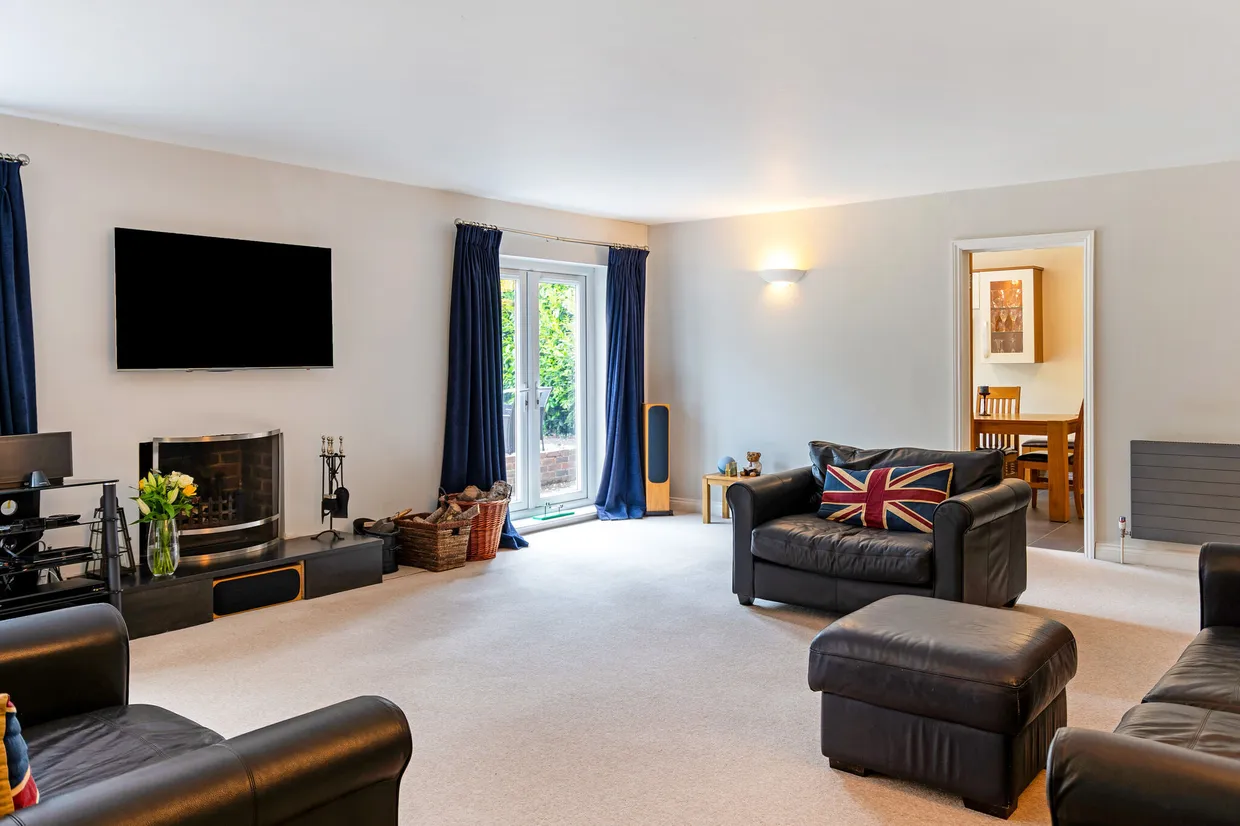 Hale House Lane, Churt, Farnham, GU10 photo 15