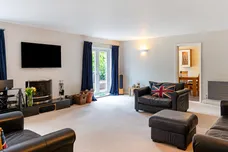 Hale House Lane, Churt, Farnham, GU10 photo 15