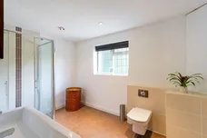 Hale House Lane, Churt, Farnham, GU10 photo 18
