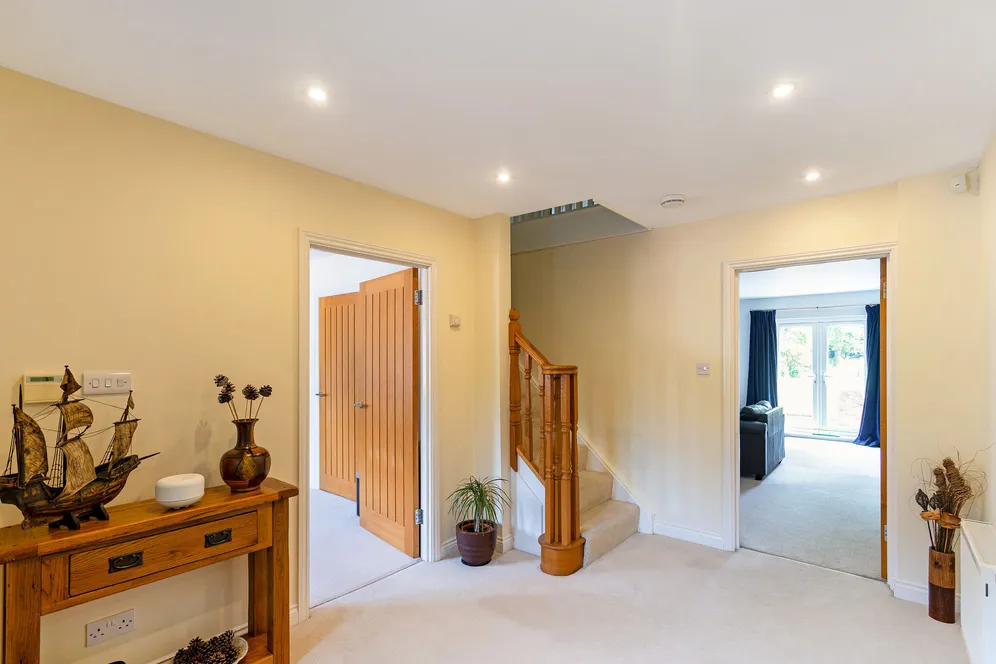 Hale House Lane, Churt, Farnham, GU10 photo 19