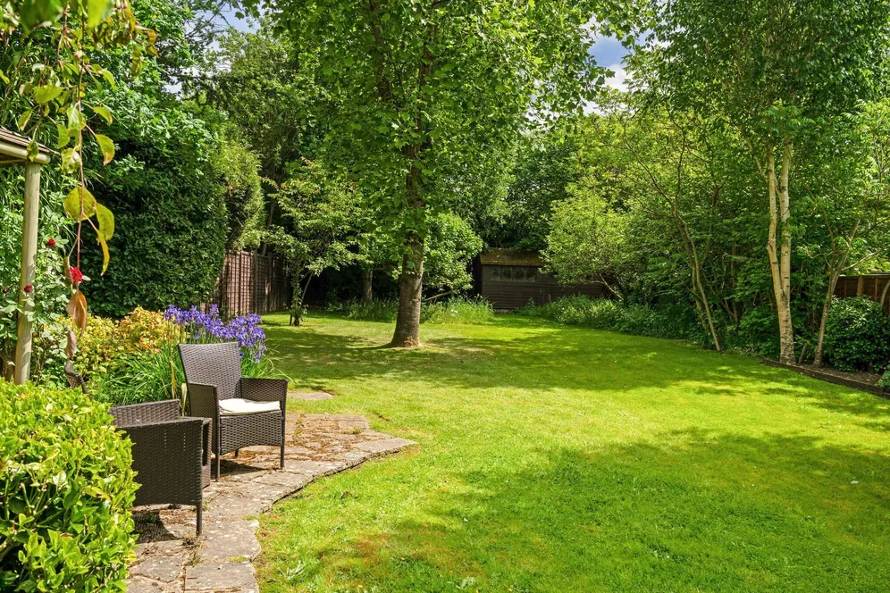 Hale House Lane, Churt, Farnham, GU10 photo 21