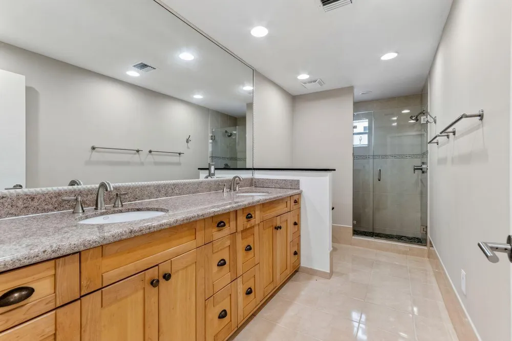 2317 NE 12th St, Fort Lauderdale, FL 33304