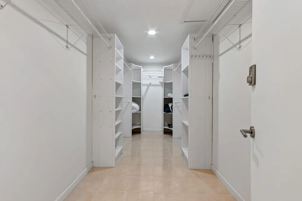 2317 NE 12th St, Fort Lauderdale, FL 33304