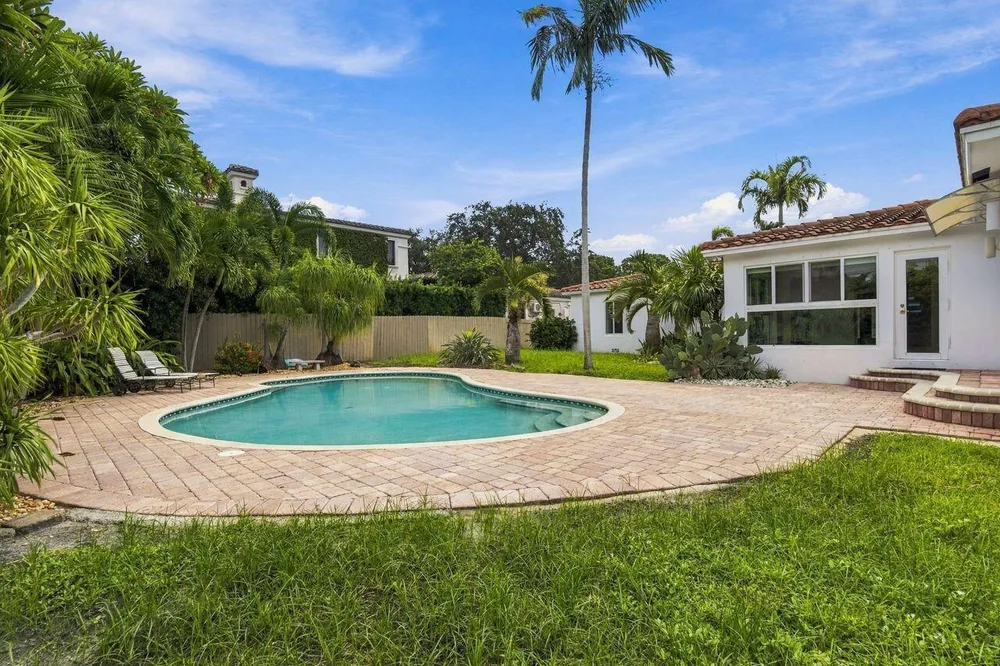 2317 NE 12th St, Fort Lauderdale, FL 33304