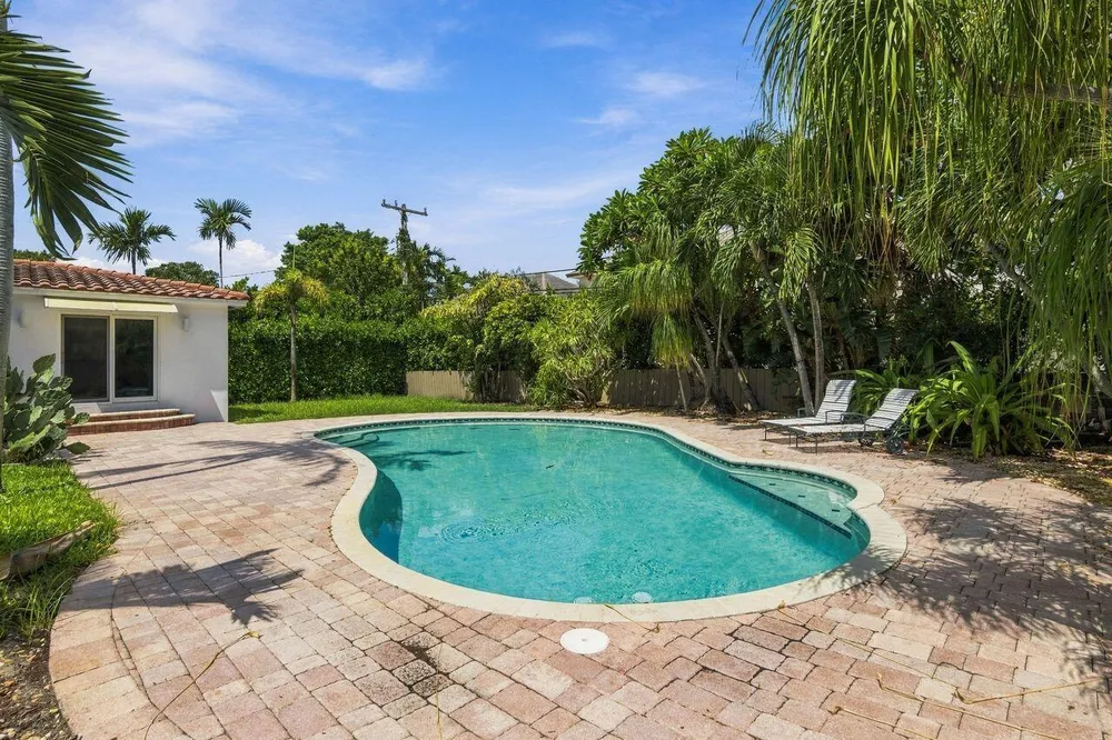 2317 NE 12th St, Fort Lauderdale, FL 33304
