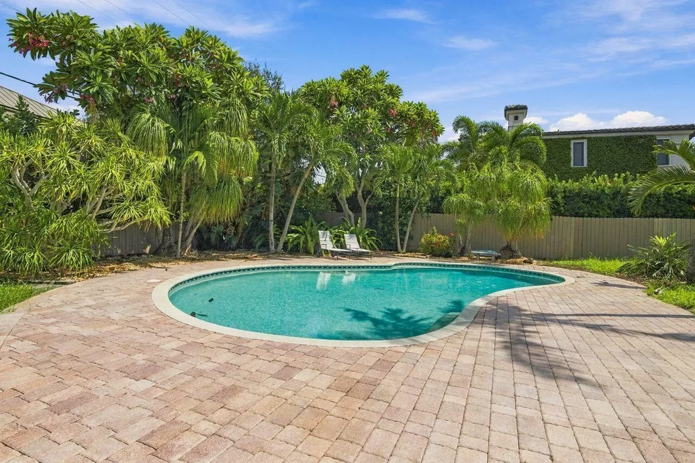 2317 NE 12th St, Fort Lauderdale, FL 33304