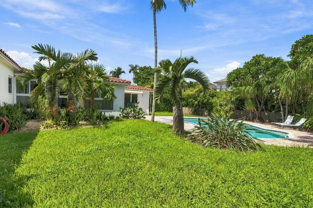 2317 NE 12th St, Fort Lauderdale, FL 33304