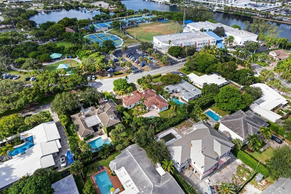 2317 NE 12th St, Fort Lauderdale, FL 33304